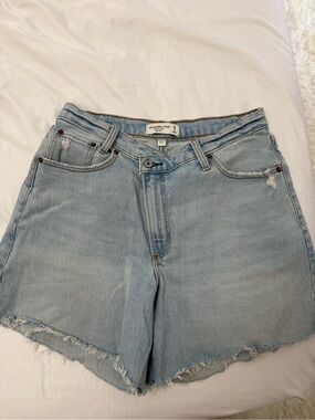 Abercrombie & Fitch Light Wash Denim Cutoff Shorts - Dad shorts curve love
